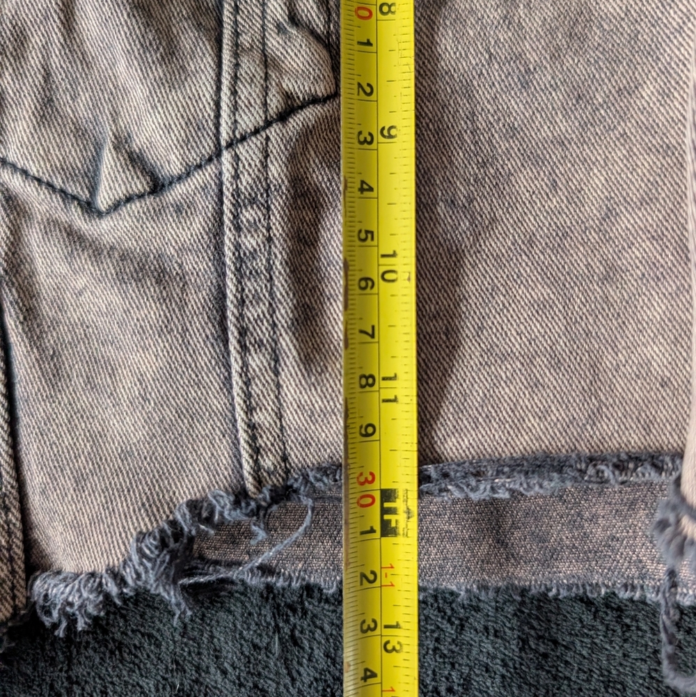 Distressed Brown Cropped Denim Jacket Raw Hem Grunge Indie Street Sz L Acid Wash - Picture 8 of 11